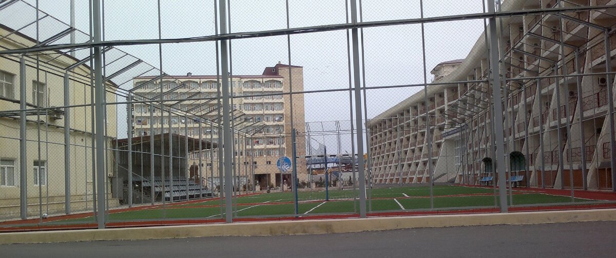 футбольное поле на Нефтяных камнях