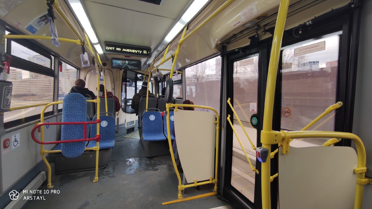 Внутри автобуса,это обычный городской но обклеен красиво снаружи