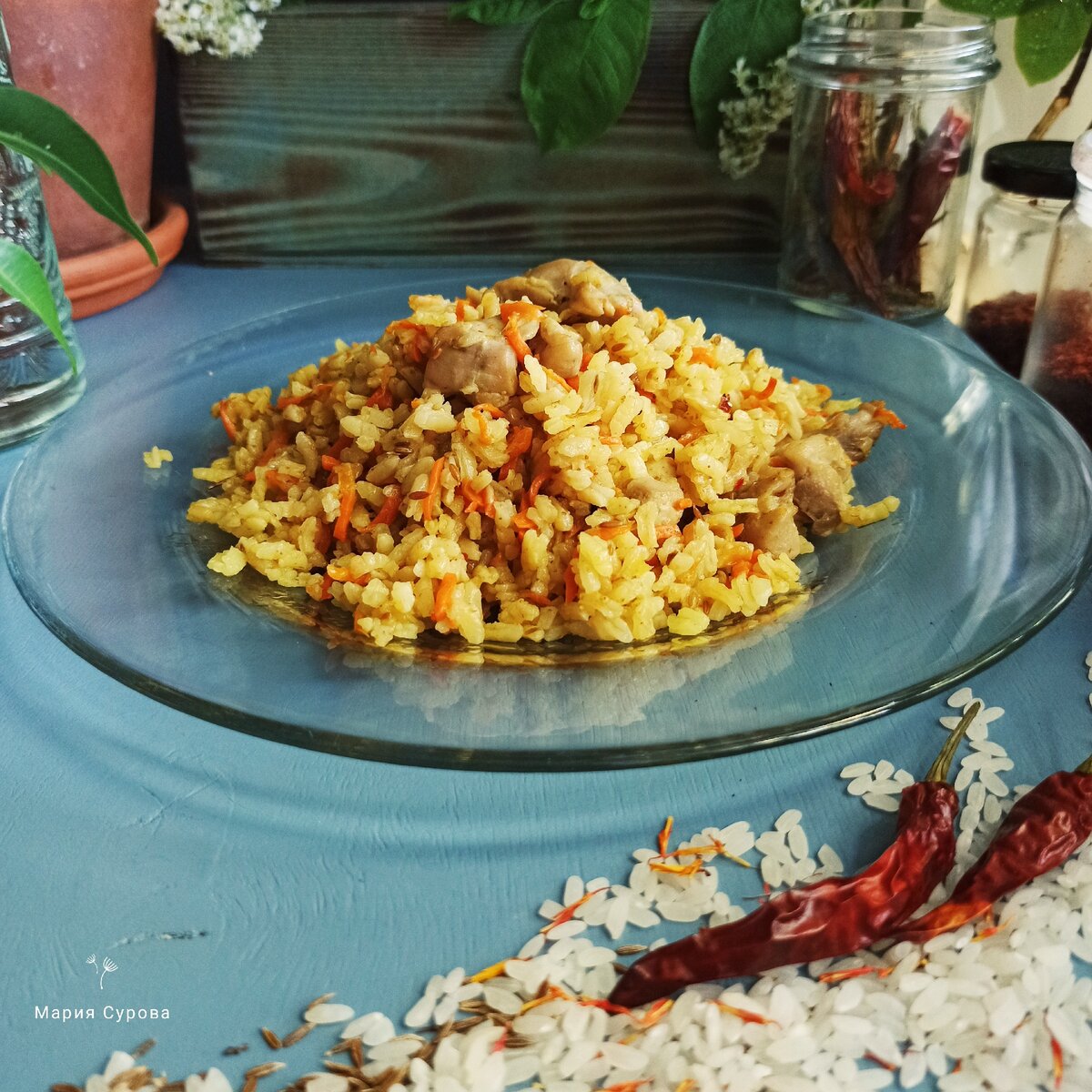 Плов с курицей - вкусный, сытный и недорогой.