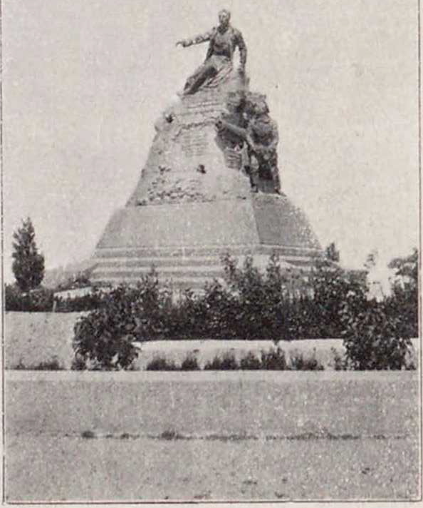Памятникъ Корнилову на Малаховомъ курганѣ.