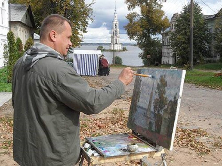 Отличное место для пленера - улица Карла Маркса с булыжной мостовой. Фото из архива Михаила Стоячко