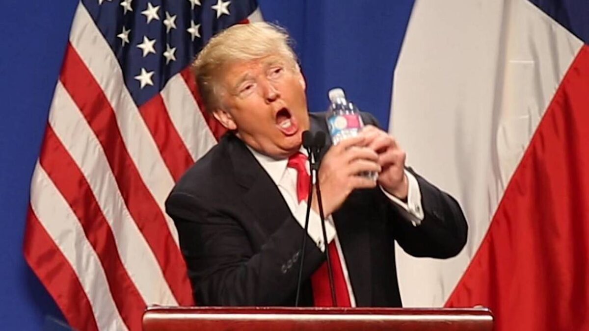 Бывший президент США Барак Обама в своей книге "Земля обетованная" назвал Трампа "несдержанным"