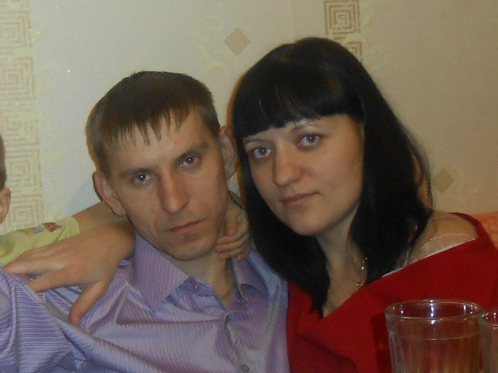 На фото с любимым мужем. 