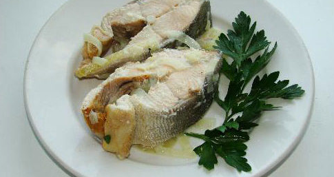 Рыбный салат из отварного филе