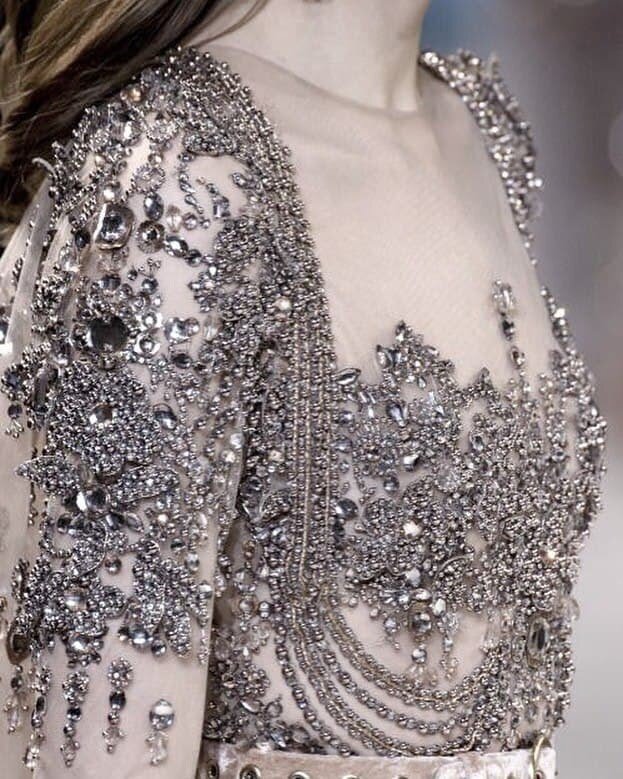 Высококачественные стразы бренда Aurora для создания эксклюзивной одежды