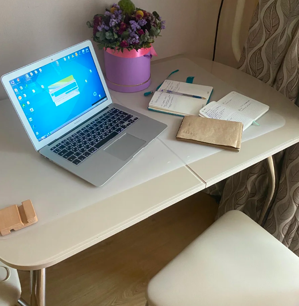 Обычно мой рабочий день проходил за кухонным столом