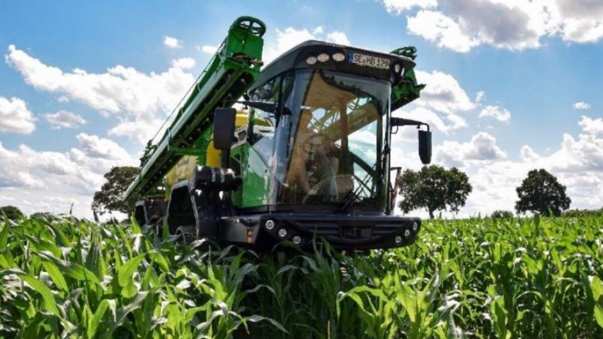 Самоходный опрыскиватель DAMMANN trac 2800H S5 EcoDrive в поле 