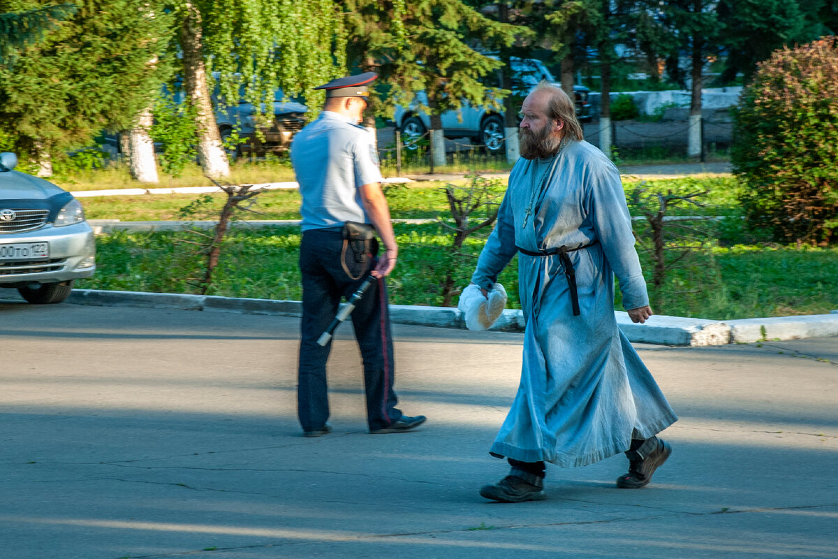 "Разные миры"