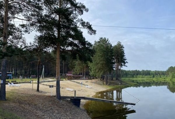  База отдыха у озера. Фото иллюстративное