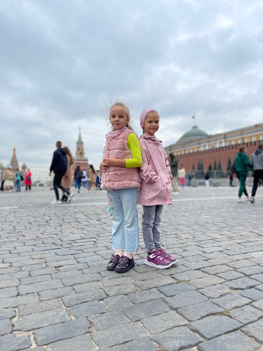 Москва лучший город Земли. 
Фото: Аглиева Маша, Леденёва Вика