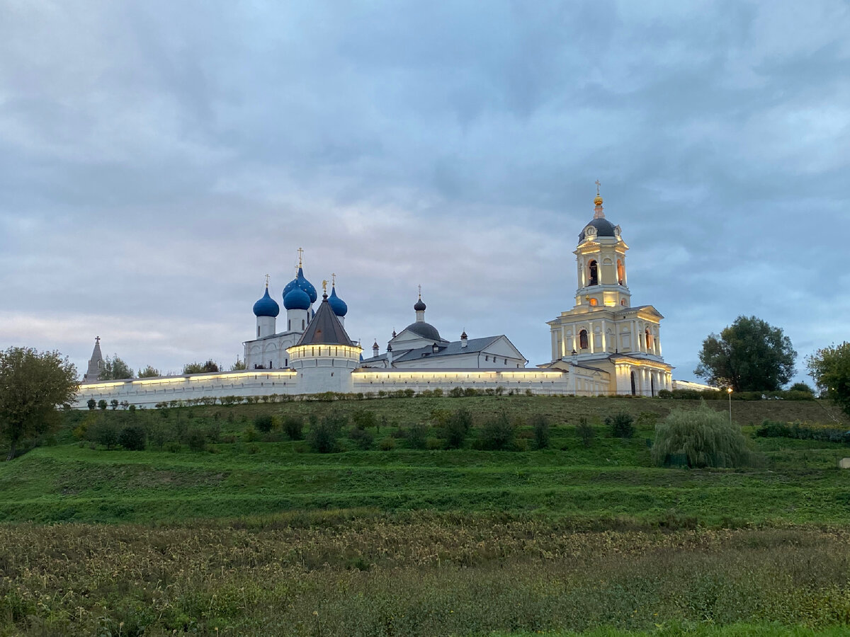 Высоцкий монастырь в Серпухове фото