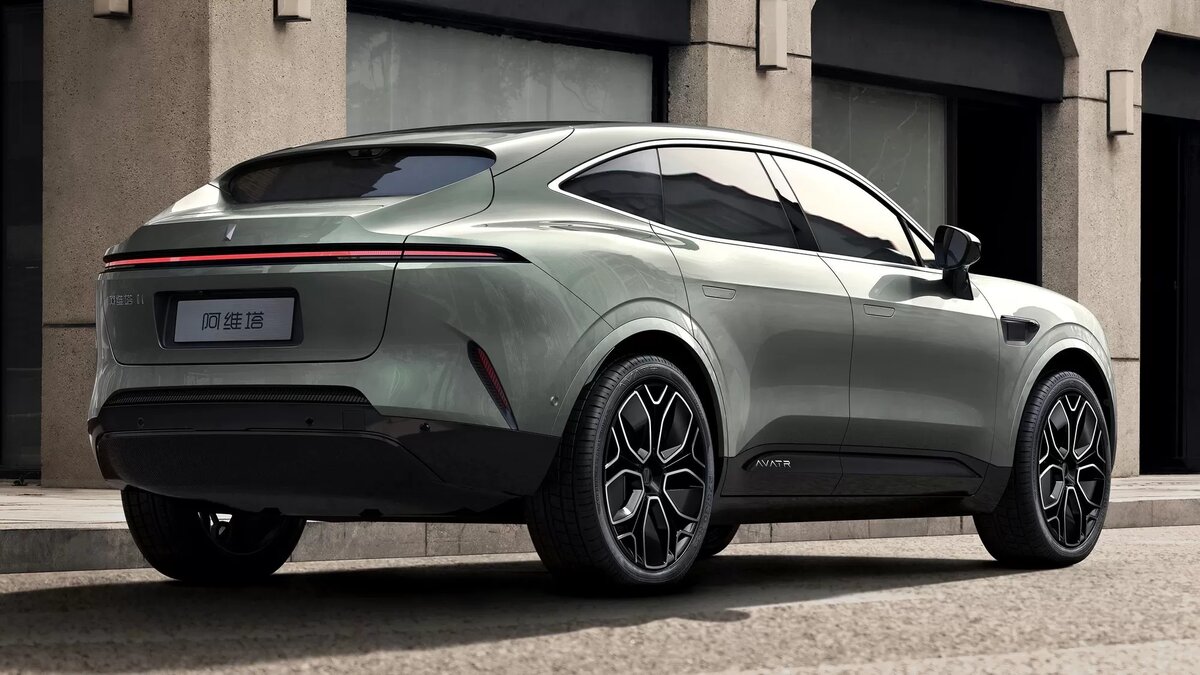 Вид сзади слегка ограничен, но он есть. Надежда на то, что будут дворники на заднем окне и камерах... (https://kolesa-uploads.ru/-/7716207f-732b-4478-99f4-66ccaa24e7a7/1-5.jpg.webp)