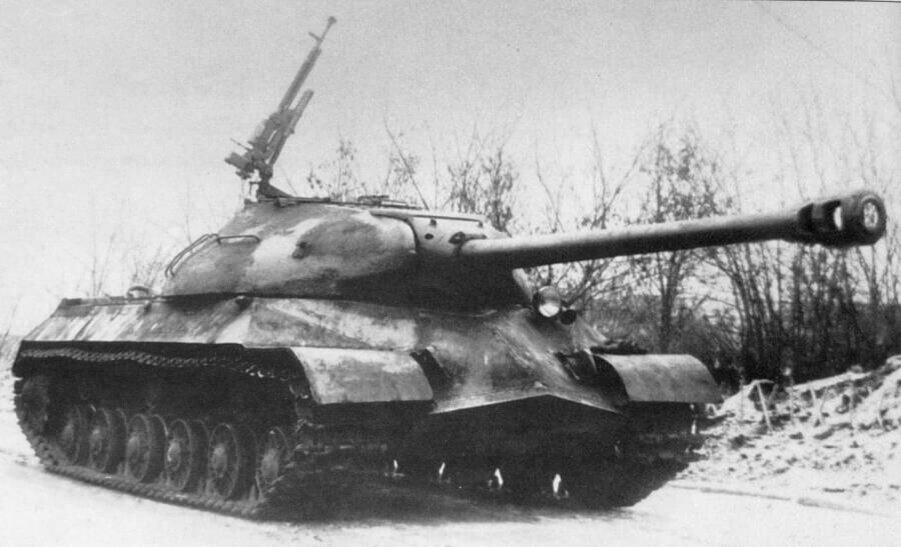 Тяжелый танк ИС-3 на испытаниях, март 1945 года