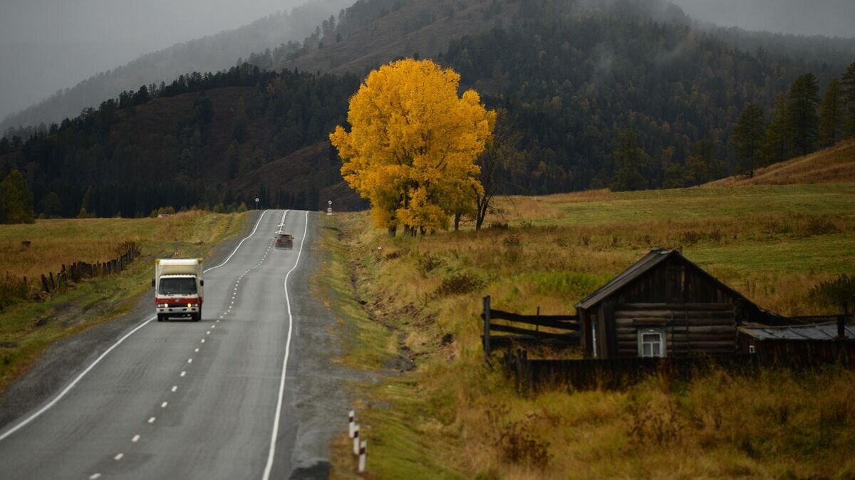    Автомобильная дорога "Чуйский тракт" в Онгудайском районе Республики Алтай© РИА Новости / Александр Кряжев