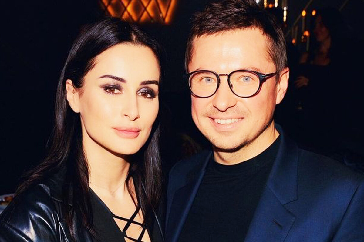     «Я поставила на классного парня»: Тина Канделаки призналась в любви мужу, который моложе ее на 11 лет