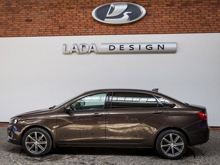 LADA Aura (2023)