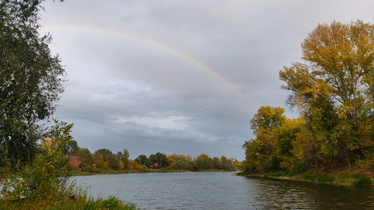 Радуга над озером