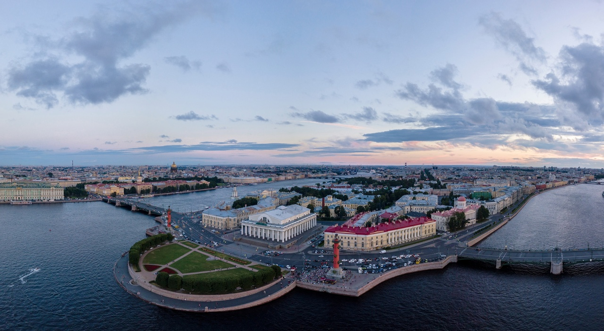 С высоты птичьего полета хорошо видны доминанты исторического центра Петербурга