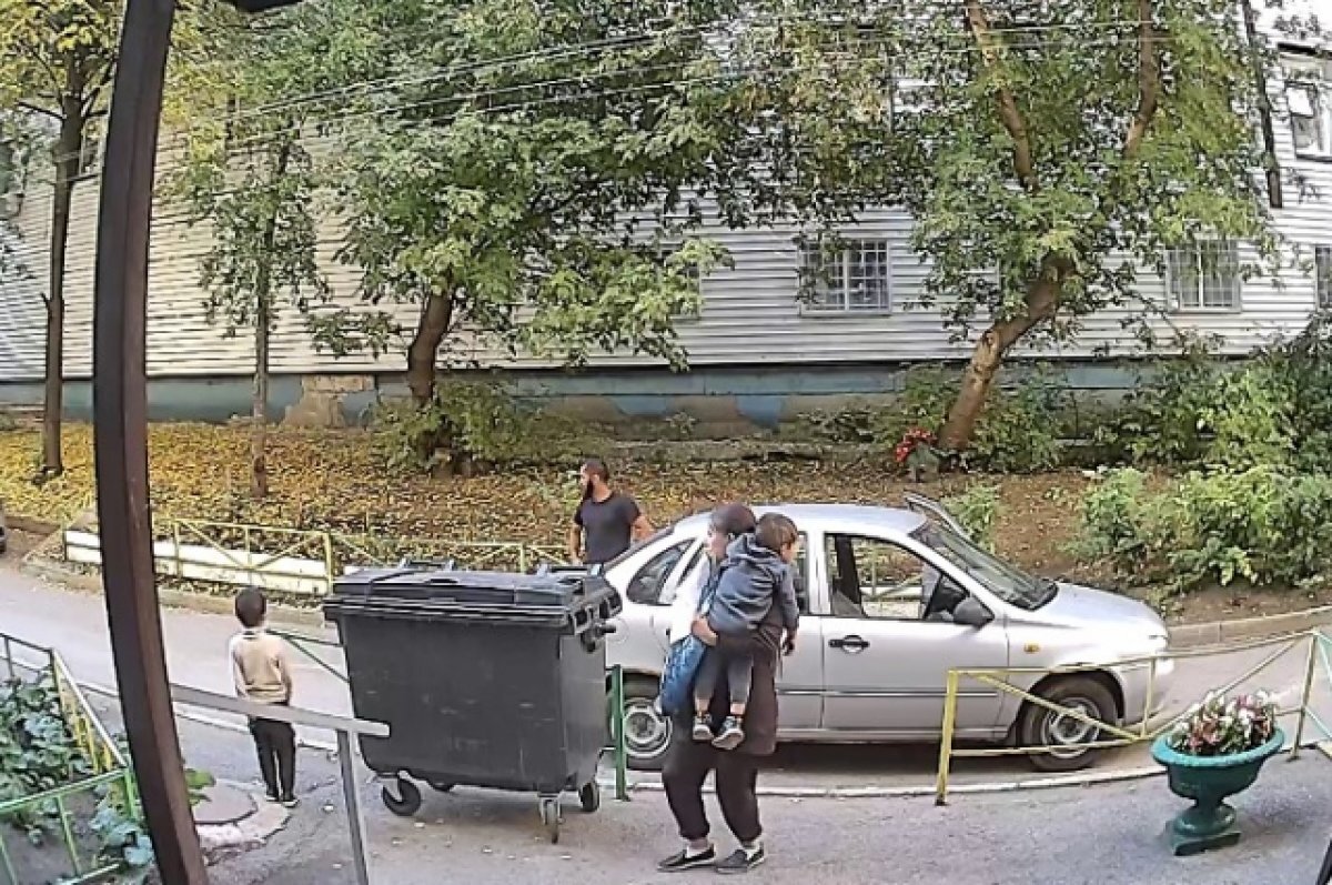    Жильцы дома в Уфе возмущены поведением соседей-мигрантов
