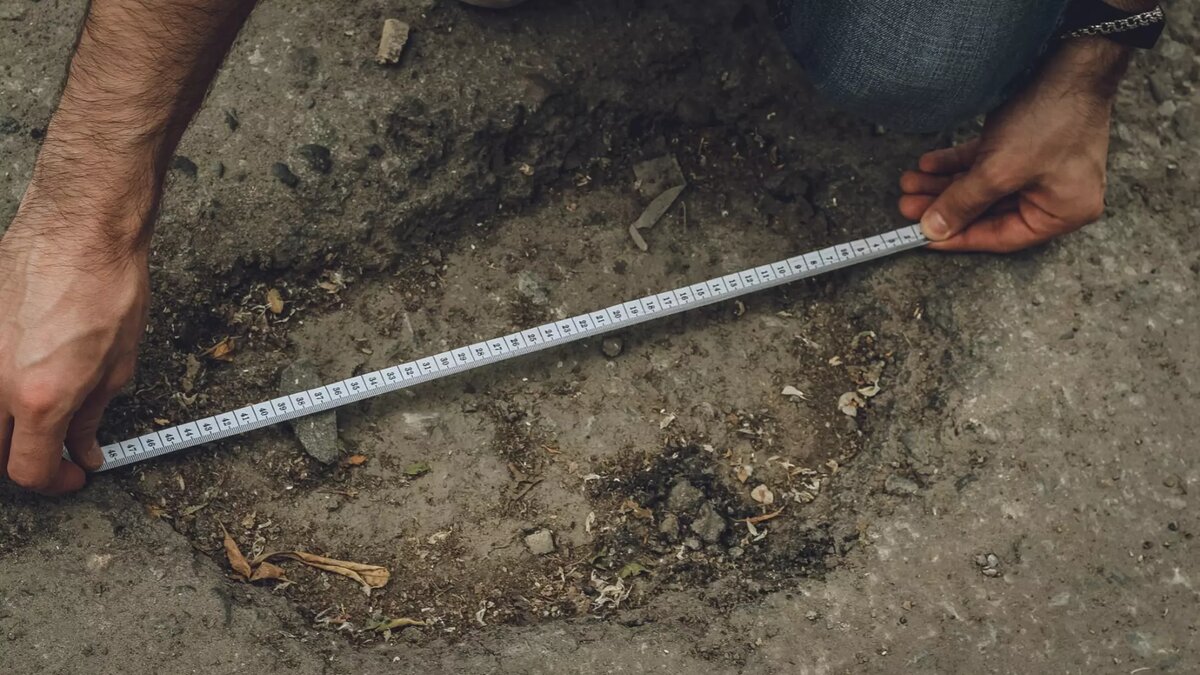     Спустя год после ремонта дорога на улице Гагарина в Ижевске покрылась дефектами.