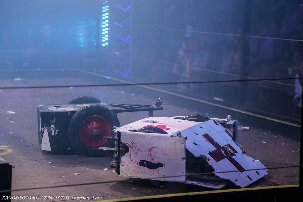 Битва роботов. Бронебот бои роботов. Битва роботов пермь. 1 битва роботов. Битва роботов на арене шоу.