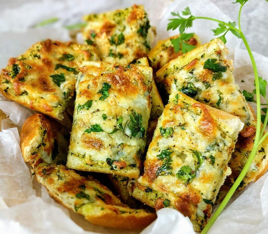 Гренки из белого хлеба с сыром