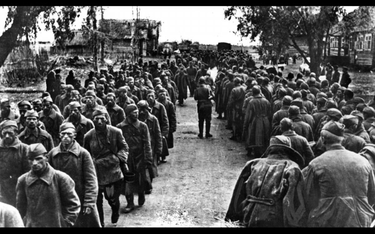 Колонна советских военнопленных 1941