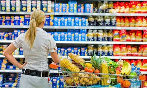  В случае если вы разбили продукт до оплаты на кассе
Приятели мои, распечатайте и В случае если вы разбили продукт до оплаты на кассе 
Приятели мои, распечатайте и положите в карман/права/паспорт и т.д.

Ты пошел в лавка, к примеру, за вискарем.

И пробираясь меж стеллажами, разрушил стоящую среди прохода пирамиду из бутылей висячей на плече сумочкой. Ты с расстройства, заплатил злым сотрудникам магазина 47 тыс. руб., и целый остаток месяца ел воду из-под крана, вследствие того собственно что чайник для тебя
довелось реализовать ..

Вот некоторое количество абзацев инфы, которые защитят твой портмоне и отошьют админов и секьюрити самых роскошных магазинов :

Наконец, с этого момента твоя наилучшая подруга — заметка 1064 штатского кодекса РФ «О примерных правилах работы фирмы розничной торговли и ведущих притязаниях к работе мелкорозничной торговой сети ..» А как раз — что ее магический место, в котором написано : «Лицо, причинившее урон, высвобождается от возмещения вреда, в случае если обоснует, собственно что урон причинен не по его вине ..»

Собственно что это означает : В случае если ты поскользнулся на мокроватом полу и вынес стеллаж с шампанским — твоей вины здесь нет, и избивать станут не тебя, а вон ту тетку со шваброй ..
В случае если бутыль Оливкового масла ползла по транспортерной ленте у кассы и в один момент приложилась об пол, перед законодательством ты чист ..

Ты взял банку корнишонов с полки, а примыкающие огурцы затрепетали и обвалились — ты не должен оплачивать операцию по выпрямлению рук магазинного мерчендайзера .. Продукты обязаны быть стабильно расставлены и зафиксированы на полках,
и это — его работа, а не твои трудности ..

Твой грядущий друган — ГОСТ 51773-2001 «Розничная торговля. Классификация предприятий»
Сообразно данному ГОСТу, а еще СНиПу 2.08.02–89
«Общественные строения и сооружения ..», расстояние меж магазинными стеллажами не надлежит быть меньше 1,4 метра ..

При этом чем лавка более, что обширнее обязаны быть
проходы меж полками, вот перечень :

1,4 м — при торговой площади до 100 м2
1,6 м — при торговой площади св.100 до 150 м2
2 м— при торговой площади св. 150 до 400 м2
2,5 м — при торговой площади св. 400 м2

Собственно что это означает :

Выставленная в центре прохода пирамида из бутылей :

а. проделывала проход уже положенной ширины и затрудняла перемещение (пройти мимо и ничего не зацепить было непросто физически);
б. была дурно закреплена (мерчендайзер бестолково выставил бутыли, и они обвалились с полтычка).

В конце концов, твоя 3-я подруга — 203 заметка Уголовного Кодекса РФ. Она несомненно поможет для тебя, в случае если в дело решит ввязаться секьюрити магазина.

В случае если секьюрити начал грубиянить, грозить, брать за капюшон, обыскивать сумочку и настоятельно просить истечь за него замуж — припомни ему о 203 заметке УК .. Он порадуется, спросив, собственно что его функциональные зажигательные воздействия в твой адресок караются лишением свободы на срок до 7 лет, ибо это — превышение возможностей служащего Личного Охранного Фирмы (ЧОП).

Собственно что это означает :

По закону, ваш разговор с сторожем обязан смотреться например :

Он: Проезжей частью сэр/мадам ! Вы, видится, что-нибудь разбили ? Оплачивать намереваетесь ?
Ты: Естественно, намереваюсь ! Как лишь только мою вину обоснуют в судебном порядке, в что же денек и оплачу !
Он: Собственно что ж, звучит рассудительно. Всего для вас неплохого, счастливого дня.
Ты: До встречи, я Вас предпочитаю ! ..

Используй познания :

Наконец, в лавка залетел метеор и вышиб из твоих рук, бутылку красноватого сухого урожая 1984 года ..
Бесцветный админ настятельно просит, чтобы ты оплатил разбитую бутылку ..

Говори о собственной невиновности и, в случае если админ сходит на инцидент, проси жалобную книжку. Детально опиши происшедшее, охватывая время аварии (оператор видеокамеры видеонаблюдения произнесет для тебя спасибо), очевидцев (ты сам для себя заявишь благодарю, в случае если дойдет до суда), и ведущих членов парада (их затем высекут на красноватой площади).

Еще проси составления акта о порче продукта, в котором в обязательном порядке закрепи все сопутствующие условия : щекотливый пол, узенькие проходы меж стеллажами, опьяневших футбольных фанатов, танцующих кришнаитов, толкающихся зомби ..

Быстрее всего, инцидент рассосется ещё на рубеже запросы жалобной книжки. В случае если же бесноватый персонал не унимается, предложи магазину подать на тебя в трибунал (иного легитимного метода вынудить тебя оплатить разбитую посуду нет). Судебные потери и неминуемые визиты проверяющих инспекций охладят пылких служащих и разрешат для тебя истечь из истории с прямой спиной и величественно поднятым подбородком.
 в карман/права/паспорт и т.д.
