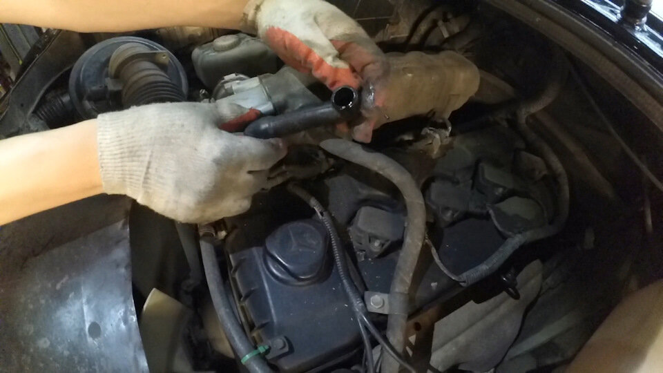 Трубки, разумеется, в масле, но без жести: никаких комков грязи нет.