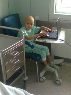 это Дима в первый день в своём боксе                