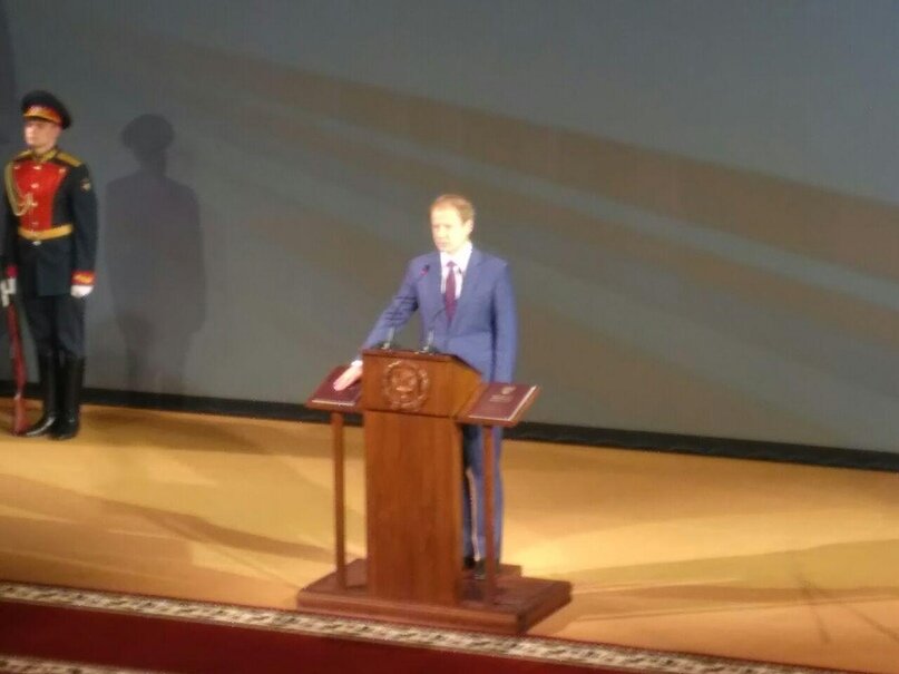 Виктор Томенко дает присягу краю и его жителям