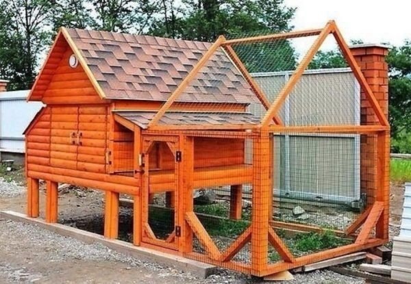  Изолирующие материалы для сохранения тепла внутри курятника 