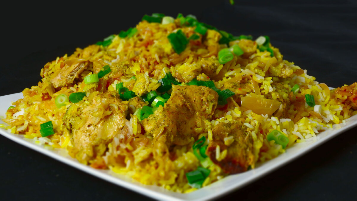 Автор: © Владимир Захаров Источник:  Кулинария с душой /Cooking with soul/Хак дня: «Уронили телефон в воду — положите его в рис.   Добавьте мясо, лук, морковь, специи. Готовим до готовности
  А вы знаете, что плов лучше получается, если телефон не класть.»
