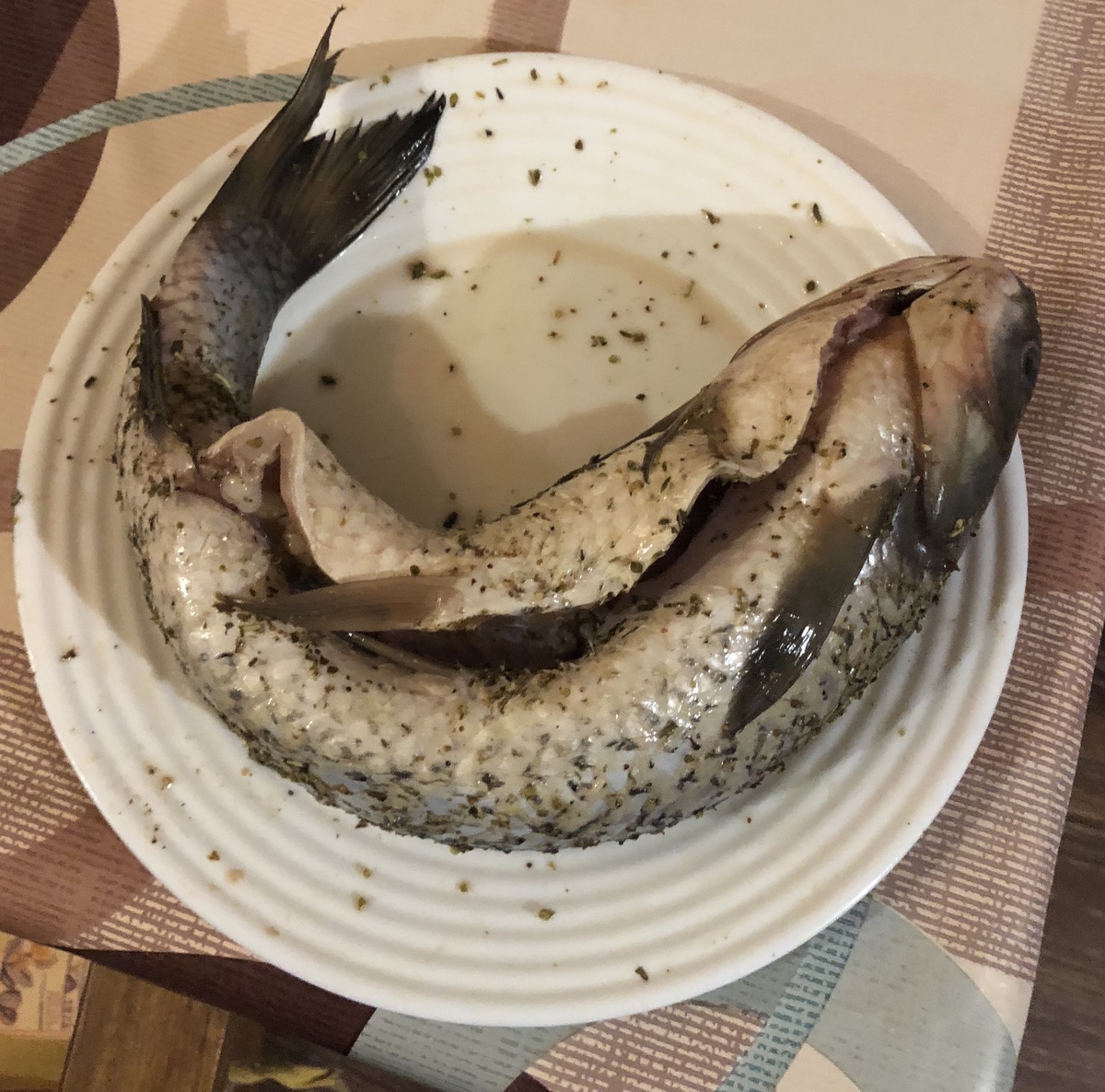 Далее все по классике- жарите на решетке , на углях минут 10- 15, рыбка очень быстро готовится, я пробовала жарить в фольге- получалась как вареная, а открытая - сочная, мягкая, ароматная, безумно вкусная! Мои домочадцы уже и мяса не просят, а рыбку на мангале подавай☺️☺️☺️. 