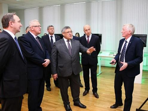  Министр высшего и среднего специального образования Узбекистана Ином Маджидов (в центре) в ходе рабочей поездки в Беларусь. Министерство высшего и среднего специального образования