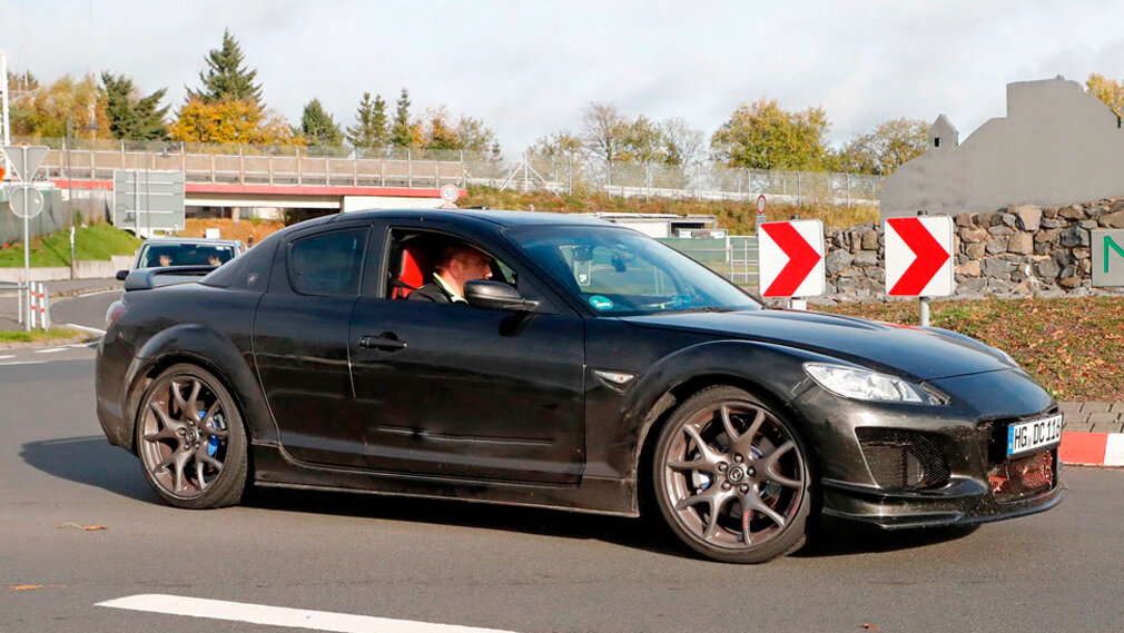 Глава компании заявил,что на данный момент разработка роторных моторов не ведется. Тогда что за авто испытывалось в прошлом году на Нюрбургринге.