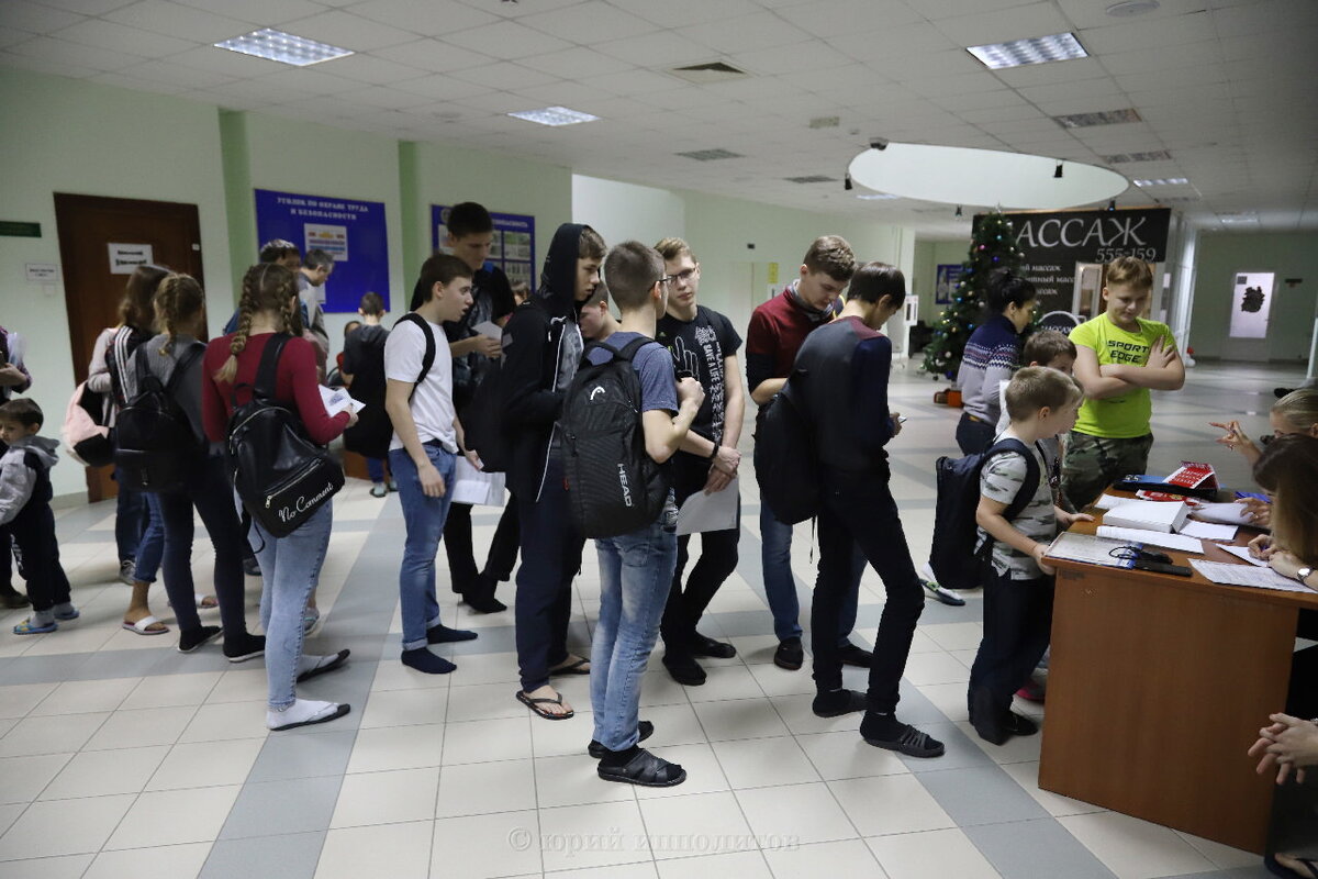 В воскресенье в спортивном комплексе Олимпия (Нижневартовск) можно было увидеть ОЧЕРЕДЬ желающих пройти тест по плаванию.