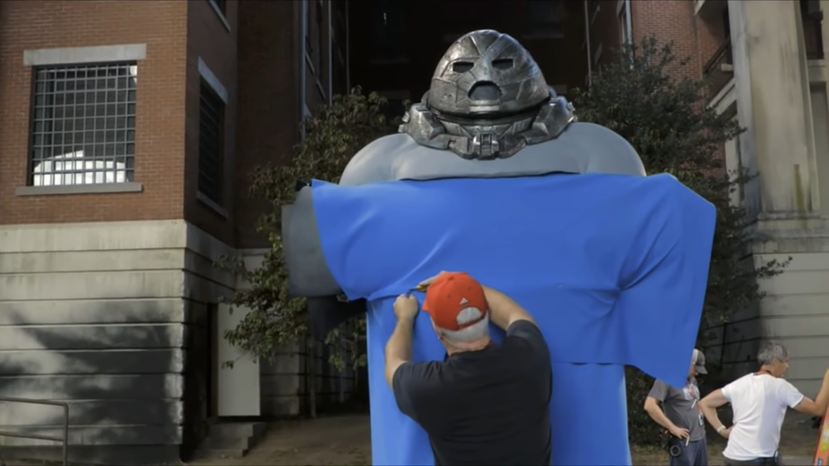 Кадр  из видео Youtube"What You Don't Know About The Juggernaut In Deadpool 2" 