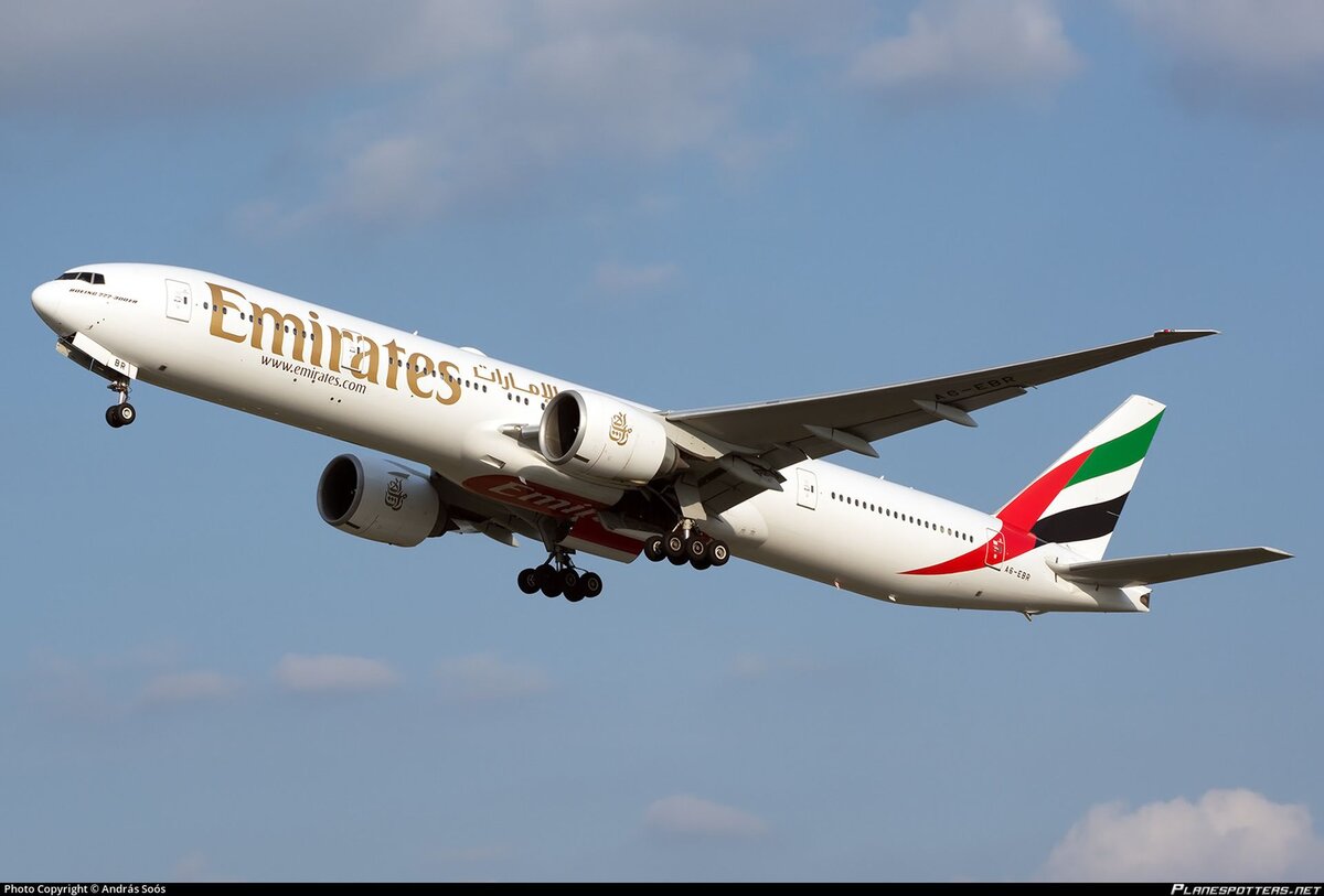 Пострадавший самолёт: Boeing 777-31HER авиакомпании Emirates, рег. номер A6-EBR
