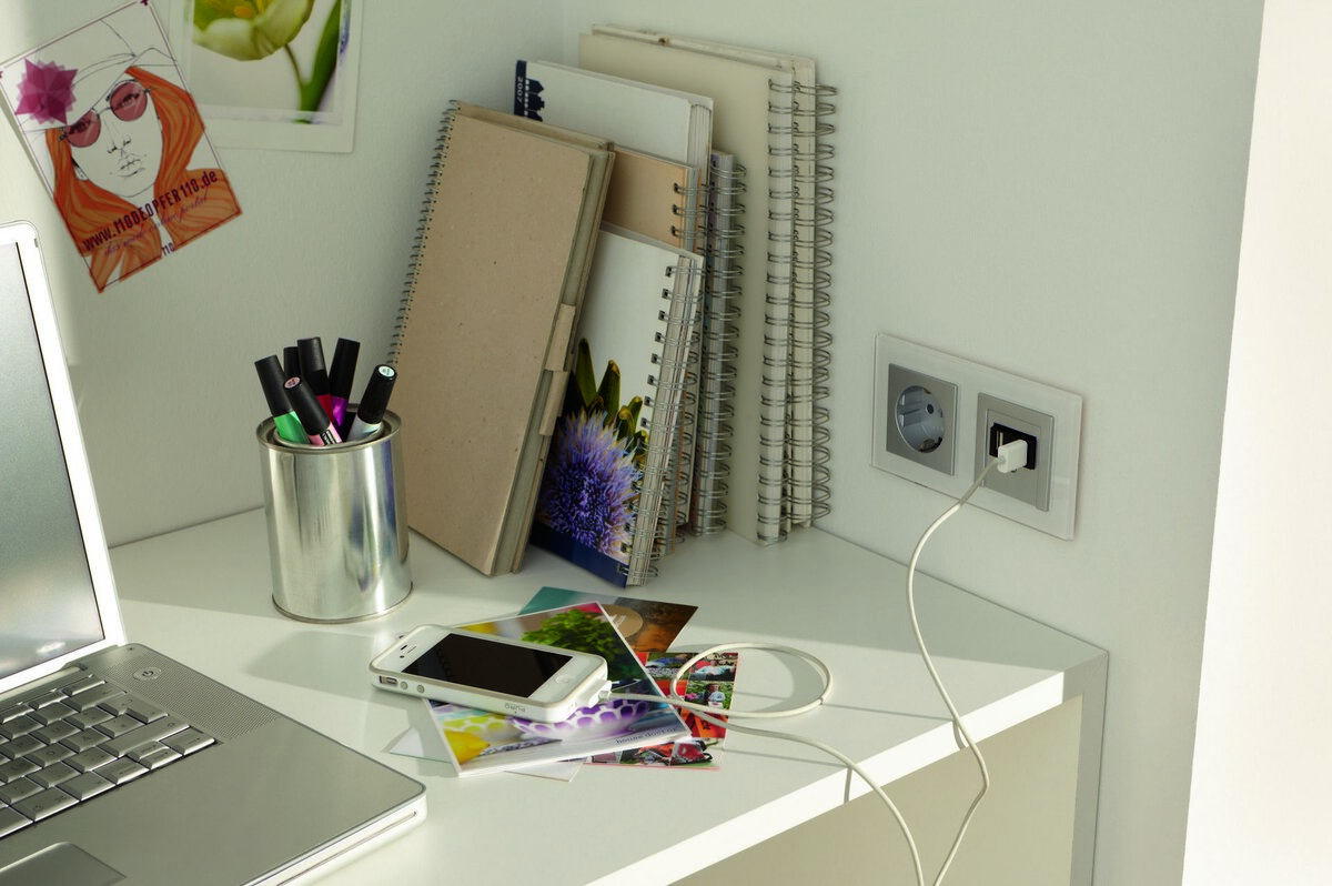 Не будьте легкомысленны, и не думайте, что розетка может быть только под стандартную вилку. Продумайте эту деталь заранее.