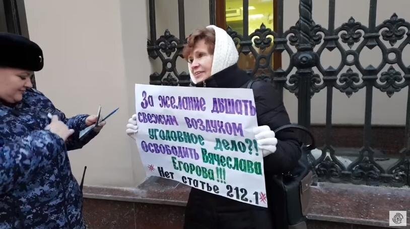 Пикет возле здания Генпрокуратуры. Фото: YouTube-канала "Другое мнение".