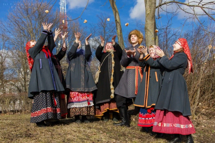 Встреча весны. Закликание весны обряд. Заклички весны Жаворонки. Жаворонки сороки заклички весны. Праздник сороки Жаворонки заклички.