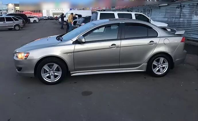 При осмотре подержанного авто не забудьте заглянуть под днище - ржавчина там не исключена.