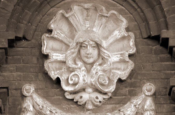 Барьельеф якобы с портретом утонувшей дочери купца Шлыкова