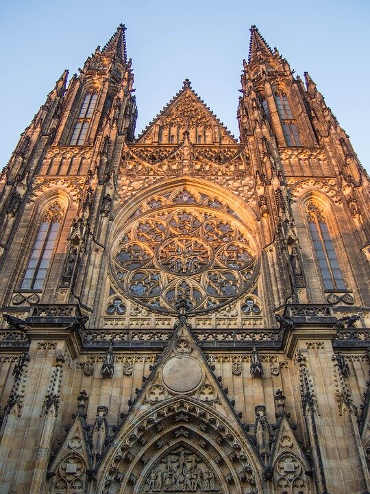 взято из https://pixabay.com/photos/cathedral-church-christianity-1191311/