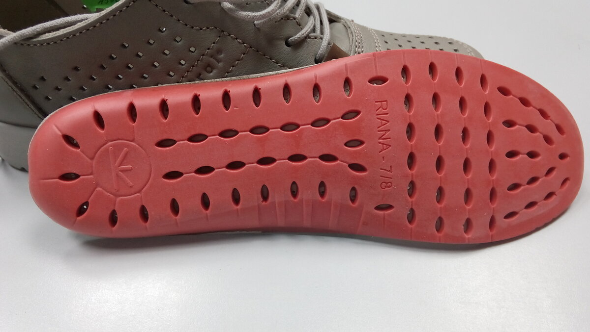 Съёмная стелька в обуви фирмы Atrai