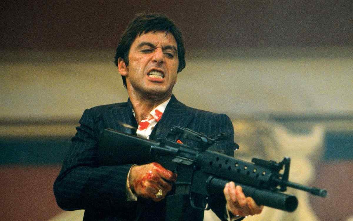 Часы tony montana. Лицо со шрамом трейлер 1983. Лицо со шрамом – тони монтана (1983). Стивен бауэр лицо со шрамом. Аль пачино тони монтана.