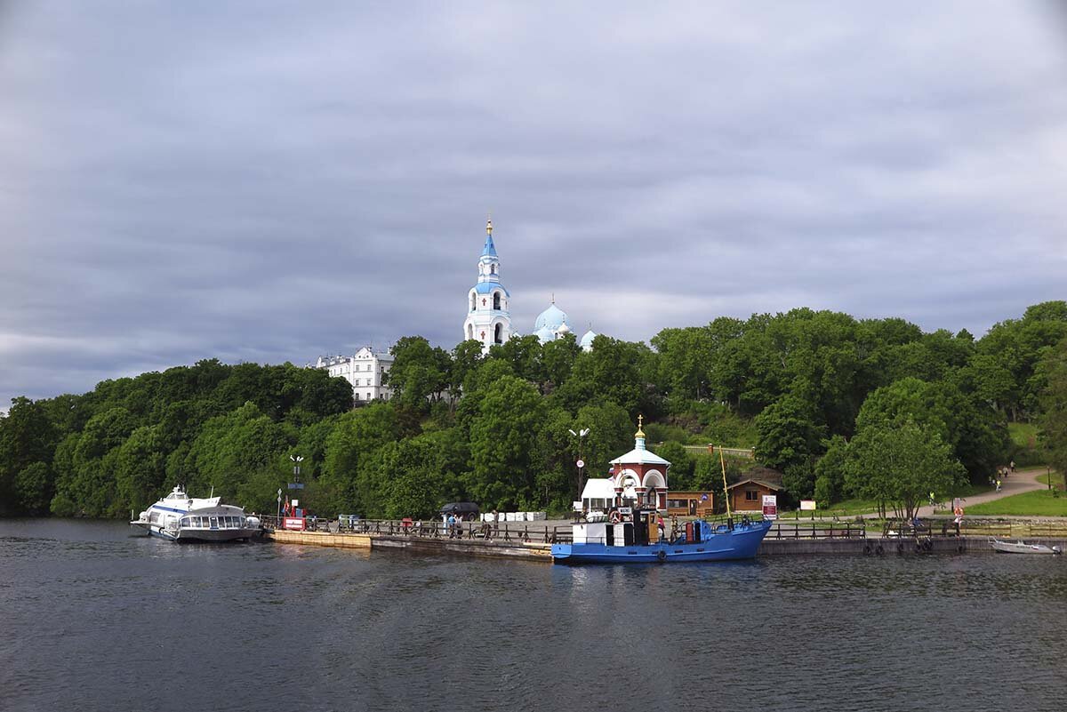 Спб валаам спб 3 дня. Монастырская бухта Валаам. Остров Валаам Пристань, теплоходы. Остров Валаам причал. Валаам Монастырская Пристань.