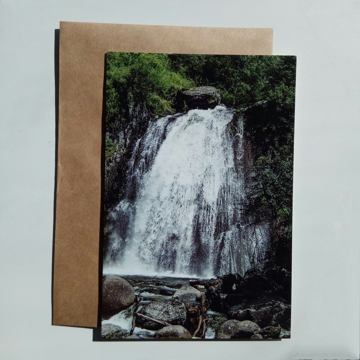 Водопад Корбу, впадающий в Телецкое озеро 