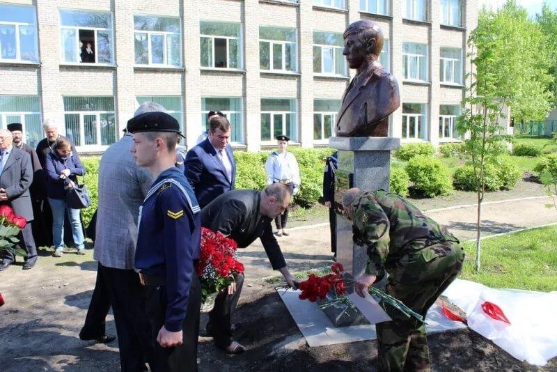 Рис. 1. Бюст героя в Новосибирске